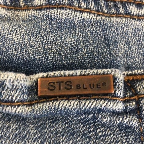 STS Blue l Distressed Shorts l Size 26 - Picture 3 of 5